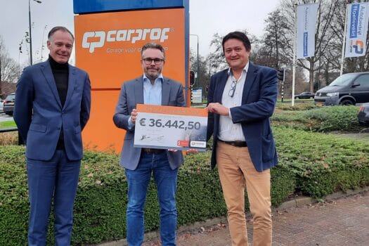 CarProf schenkt € 36.422,50 voor hulp aan jonge verkeersslachtoffers